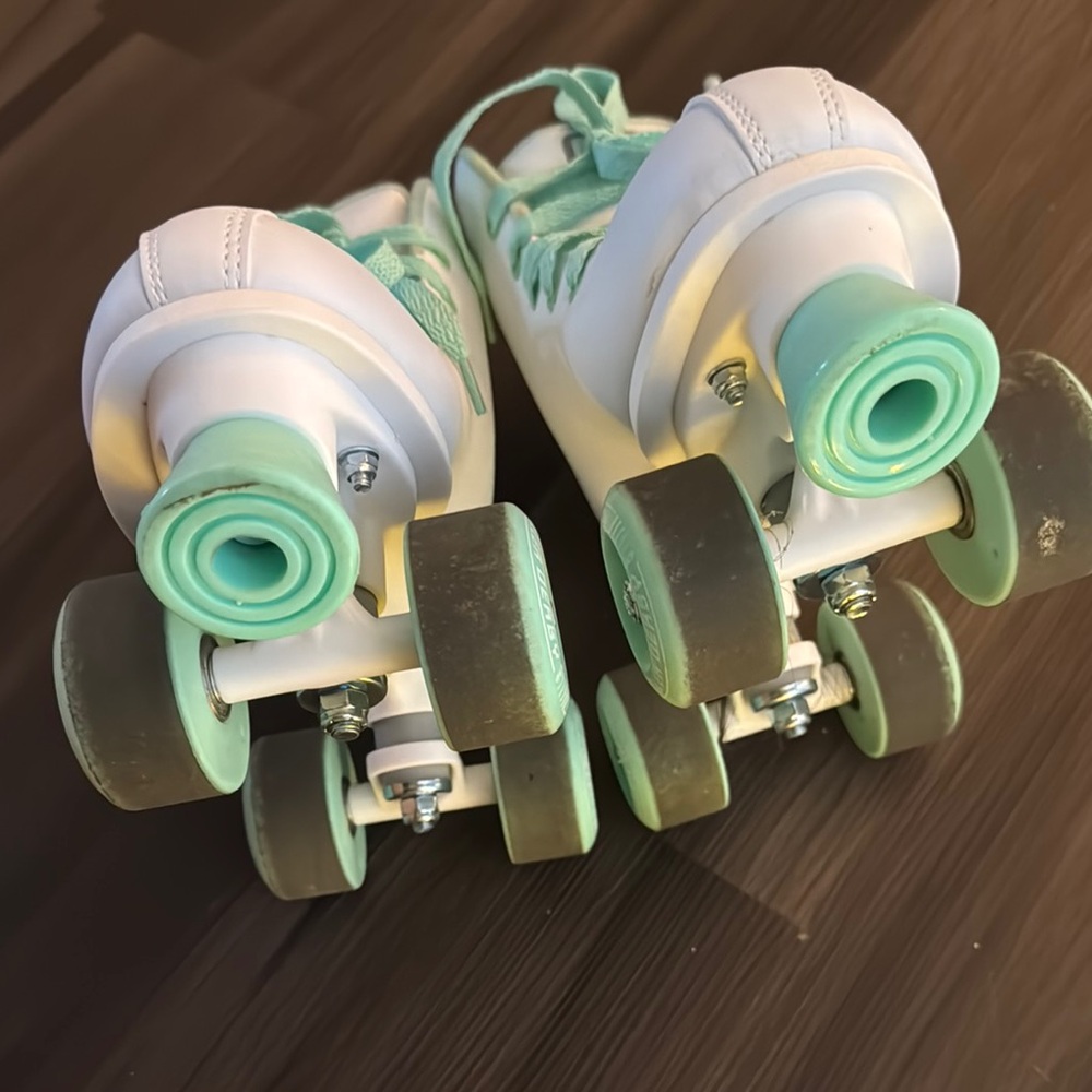 Roller Skates - White and Mint - Picture 5 of 5